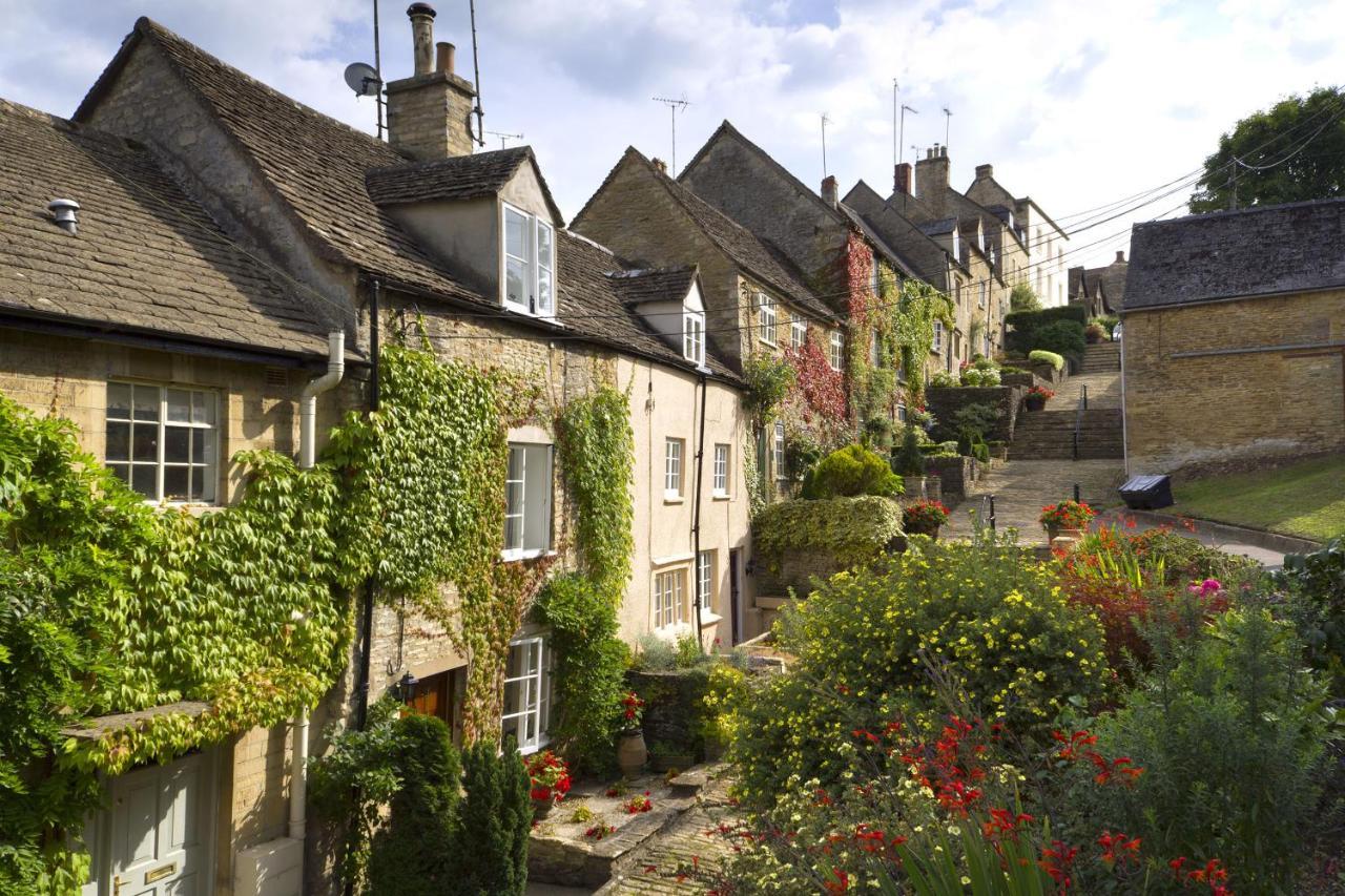 Well Cottage: A Cotswold Cottage At The Heart Of The Village Of Crudwell Buitenkant foto